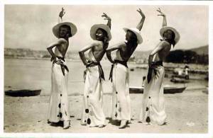 30s beach girls