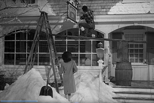 Jim-fixes-Holiday-Inn-sign