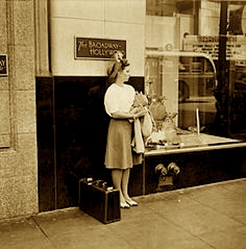 unknown-starlett-with-baggagejpg